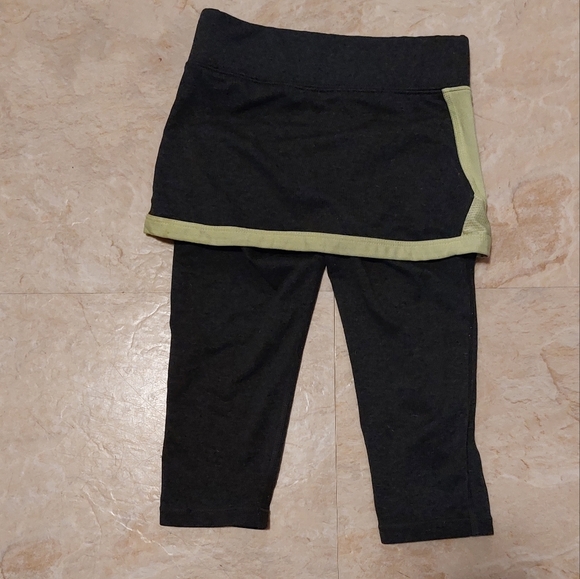 Skirt leggings size 5T - Picture 3 of 3